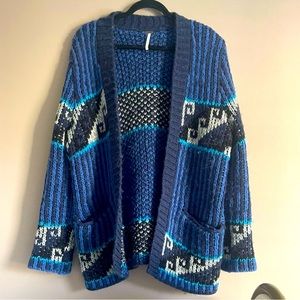 Cozy Free People oversized cardigan size large, good condition.